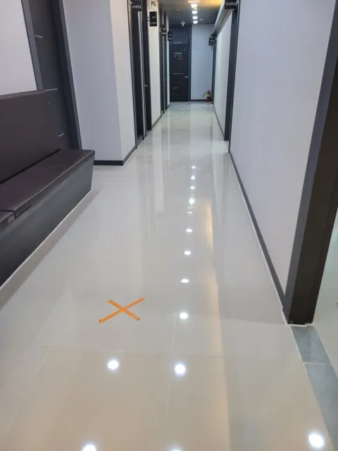 통로 바닥타일 수리 복도 바닥타일 들뜸 보수 작업 후