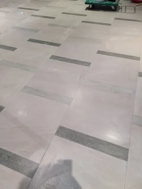 바닥타일 들뜸 수리 관련 바닥타일 부분교체 작업 사진